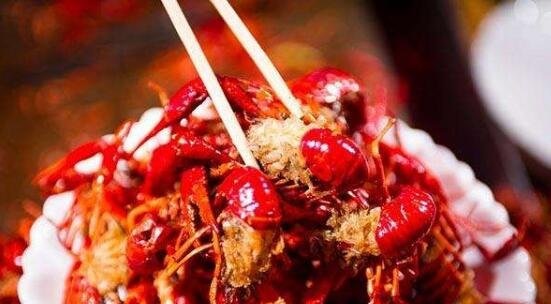 2017全国城市小龙虾消费数量排行榜,上海销量最高(不低于10万) 